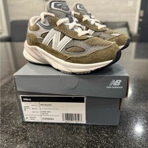 New Balance Kids' 990 V6 Lace-up Sneaker